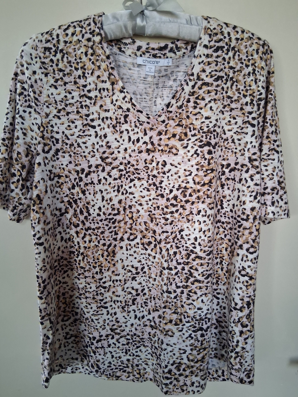 SUMMER SALE Chico's Women's Leopard Print V-Neck Top in White and Tan